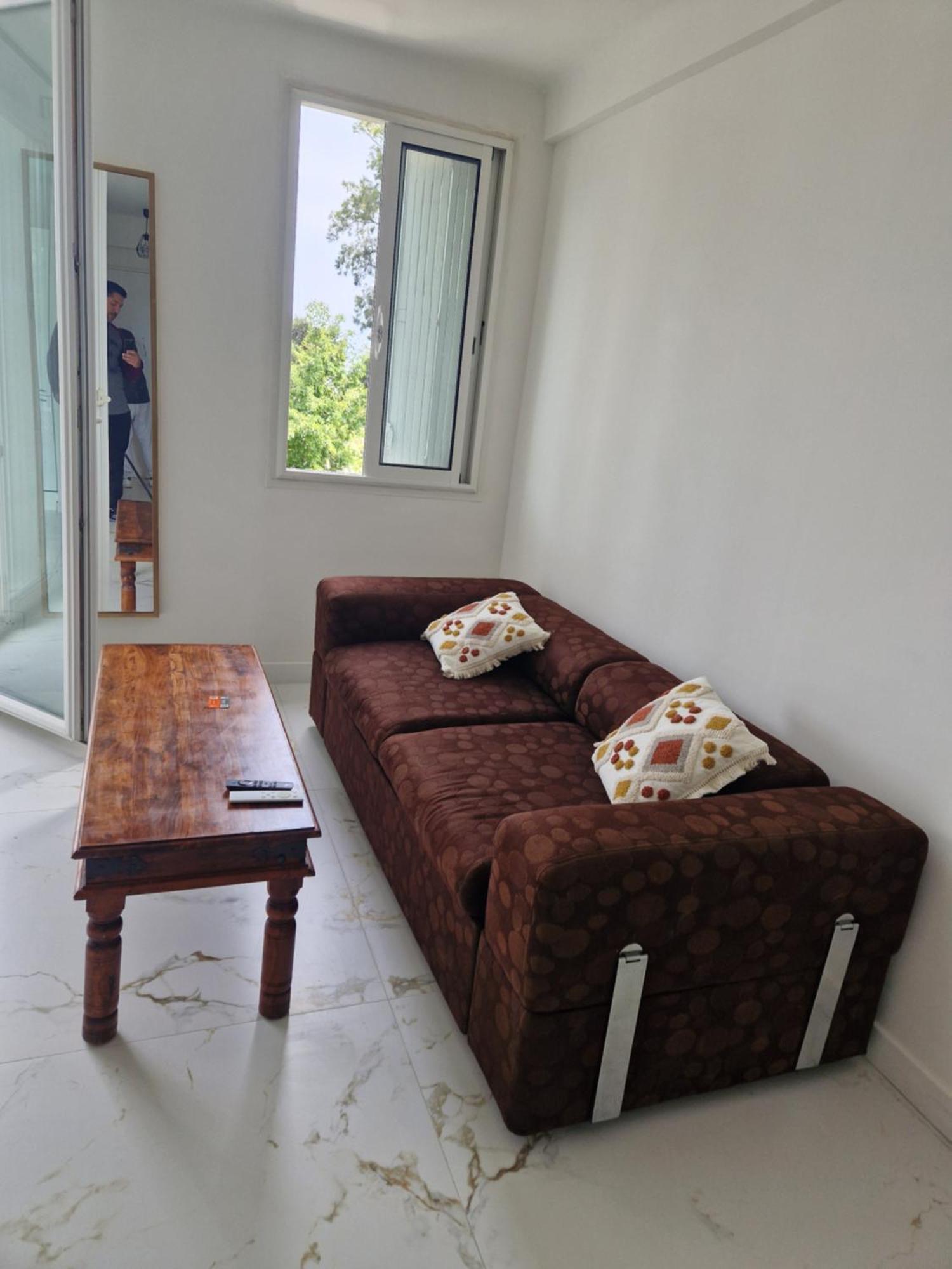 Front Apartment *